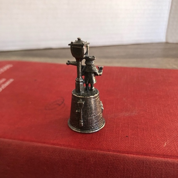 Vtg Town Crier Collectible Thimble - Picture 4 of 10